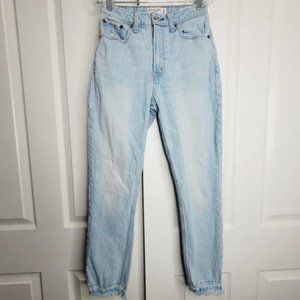 A&F Curve Love The Mom High Rise - Light Wash - Size 27 Regular Curvy